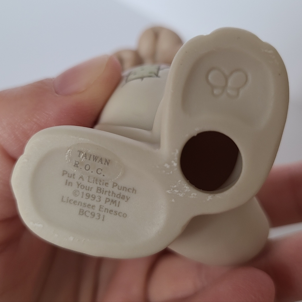 Vintage Precious Moments Kangaroo Boxer Birthday Collectible Porcelain Figurine - Picture 6 of 7